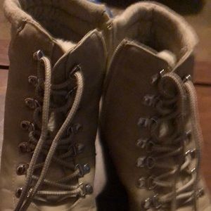 Snow boots don’t know brand worn 1 time don’t like them $30